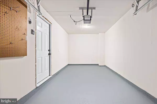 33 TAILOR LN, Sicklerville, NJ 08081