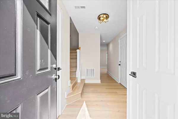 33 TAILOR LN, Sicklerville, NJ 08081