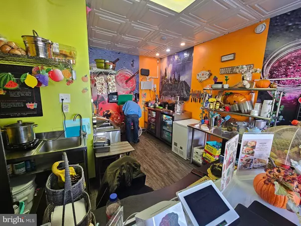 221 BROADWAY, Westville, NJ 08093