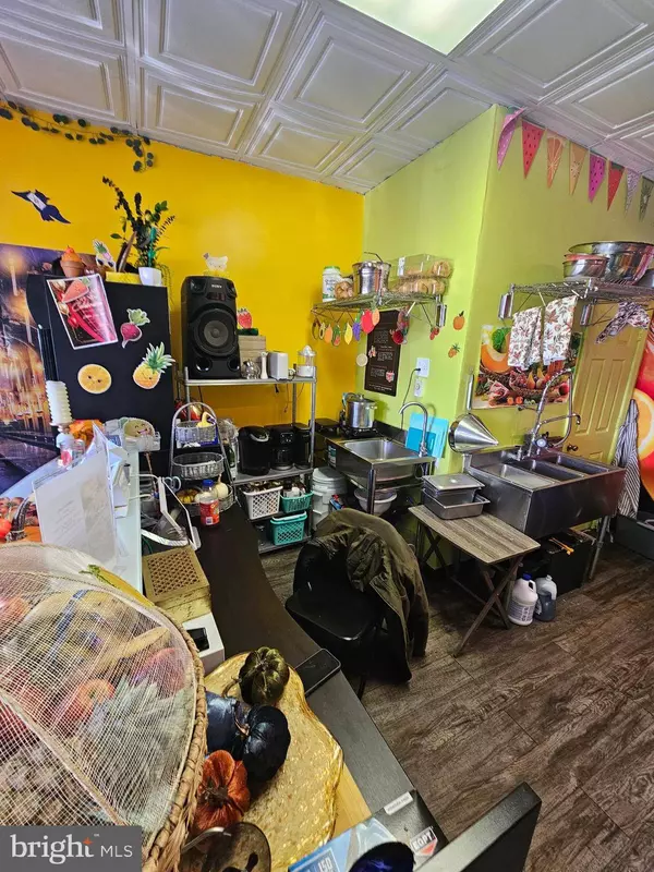 221 BROADWAY, Westville, NJ 08093