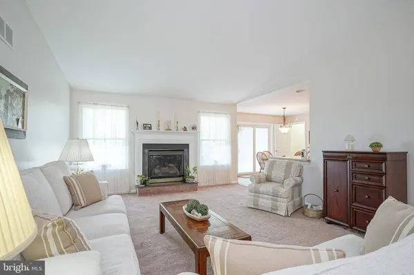 19 JOANNE DR, Sicklerville, NJ 08081