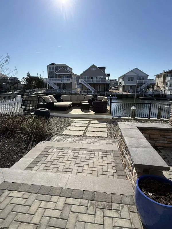 51 S Spinnaker Dr Dr, Little Egg Harbor Township, NJ 08087