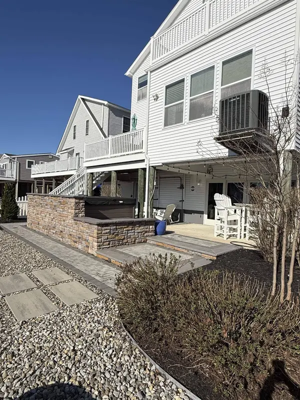 51 S Spinnaker Dr Dr, Little Egg Harbor Township, NJ 08087