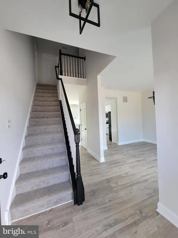 102 HEATHERWOOD DR, Vineland, NJ 08360