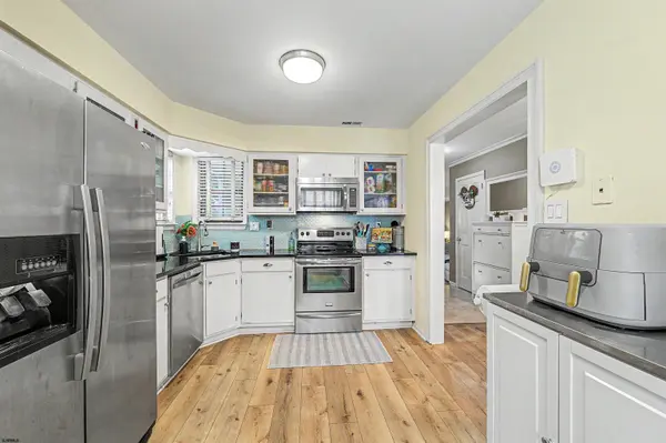 711 E Cooper Ferry Ct, Absecon, NJ 08205