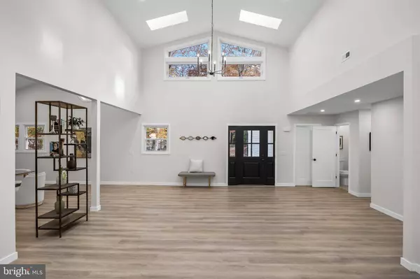 17 W DELAWARE TRL, Medford, NJ 08055