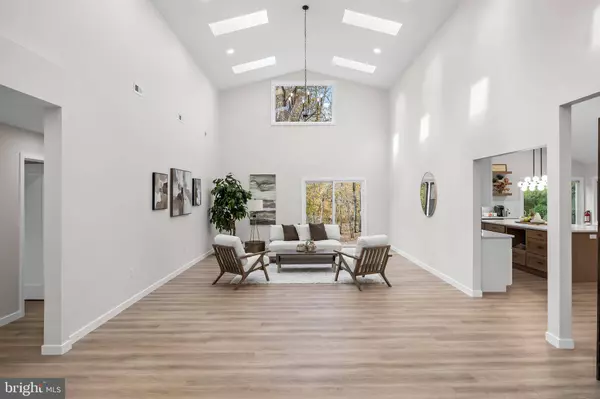 17 W DELAWARE TRL, Medford, NJ 08055