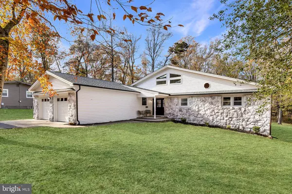 17 W DELAWARE TRL, Medford, NJ 08055