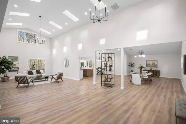 17 W DELAWARE TRL, Medford, NJ 08055