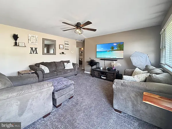 406 HOLMES DR, Burlington, NJ 08016