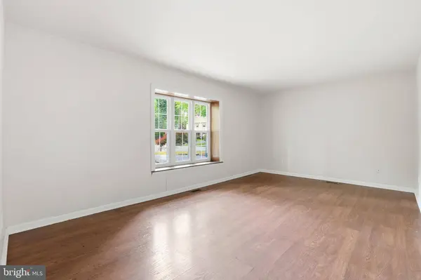 2 NORMANDY DR, Medford, NJ 08055