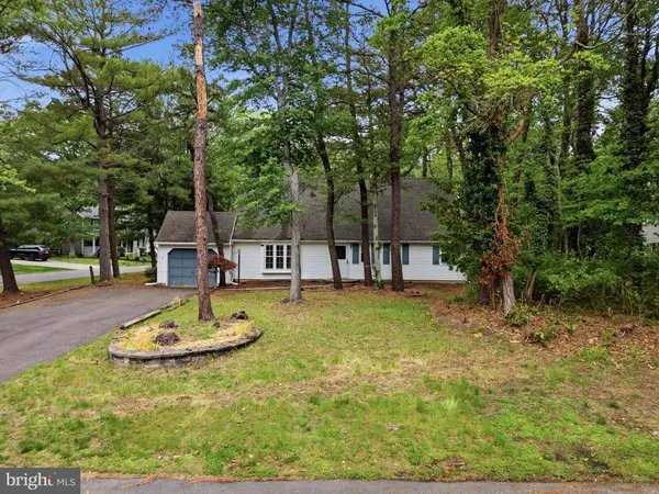 2 NORMANDY DR, Medford, NJ 08055