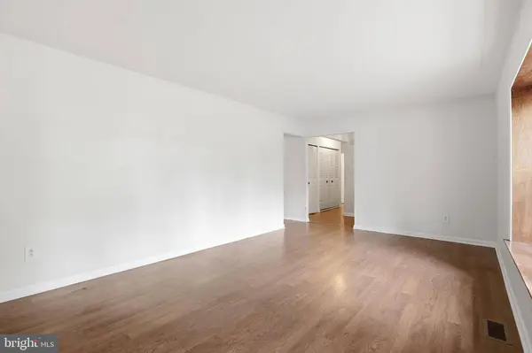 2 NORMANDY DR, Medford, NJ 08055