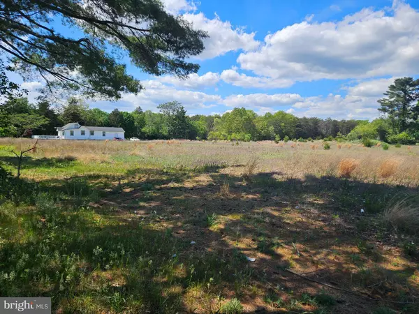 1252 W OAK RD, Vineland, NJ 08360