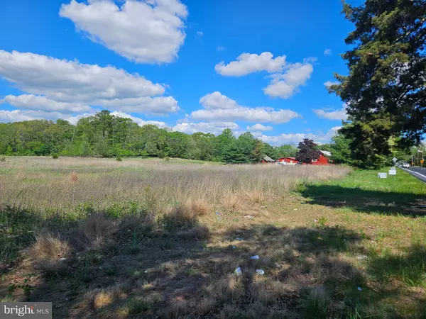 1252 W OAK RD, Vineland, NJ 08360