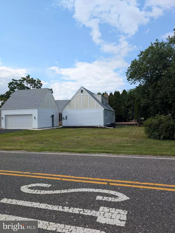 1037 QUEENS RD, Vineland, NJ 08361