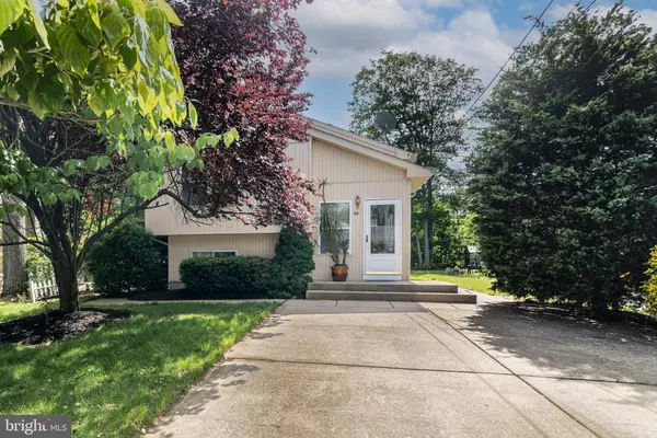 50 W WOODBURN AVE, Pine Hill, NJ 08021