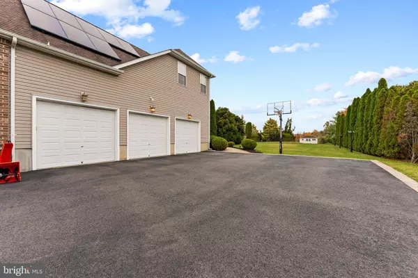 8 SHERWOOD LN, Columbus, NJ 08022