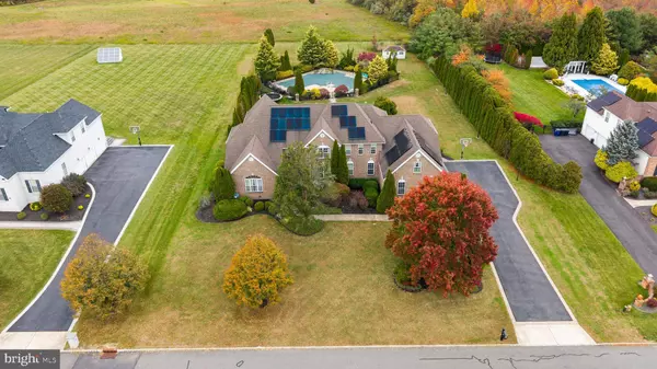 8 SHERWOOD LN, Columbus, NJ 08022