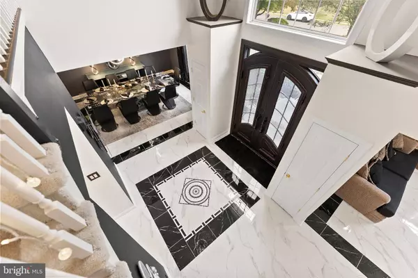 8 SHERWOOD LN, Columbus, NJ 08022