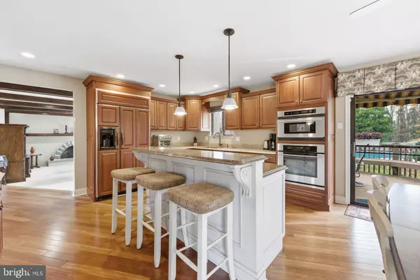 3 STONEHURST DR, Voorhees, NJ 08043