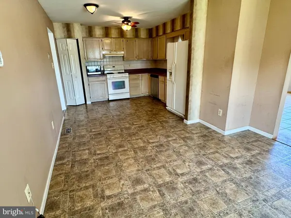 68 THOMAS AVE, Maple Shade, NJ 08052
