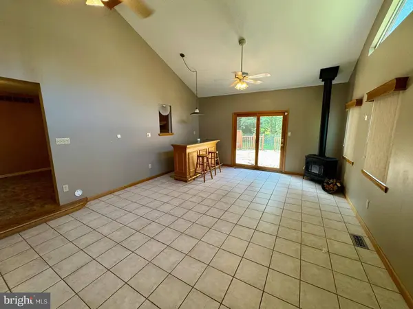 68 THOMAS AVE, Maple Shade, NJ 08052