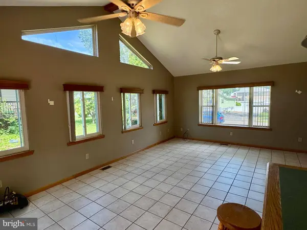 68 THOMAS AVE, Maple Shade, NJ 08052