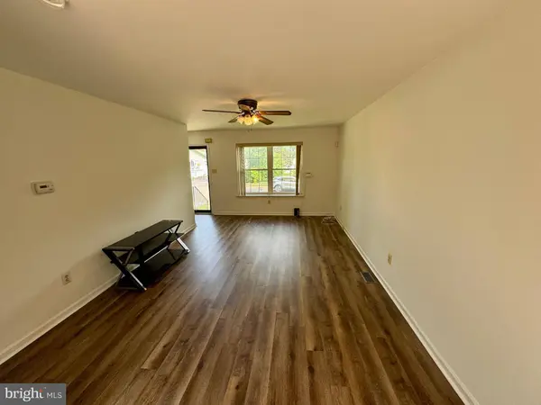 68 THOMAS AVE, Maple Shade, NJ 08052