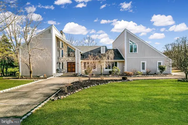 970 BORTONS LANDING RD, Moorestown, NJ 08057