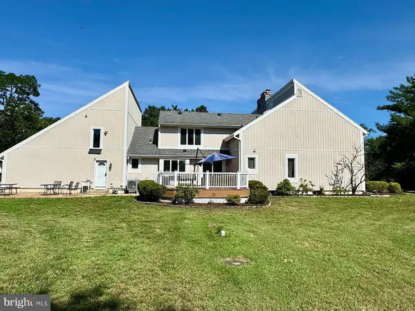 970 BORTONS LANDING RD, Moorestown, NJ 08057