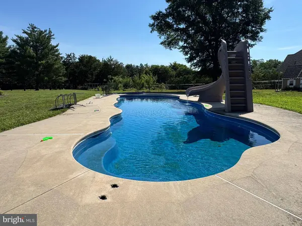 970 BORTONS LANDING RD, Moorestown, NJ 08057