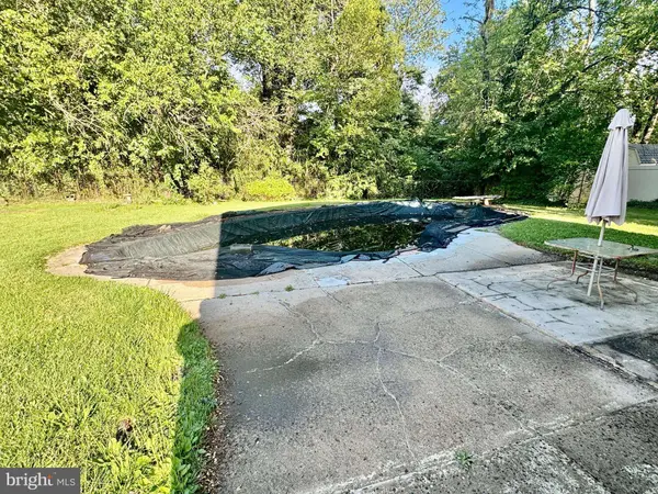 1353 HEARTWOOD DR, Cherry Hill, NJ 08003