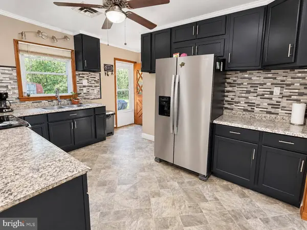 312 HIGHLAND AVE, Carneys Point, NJ 08069
