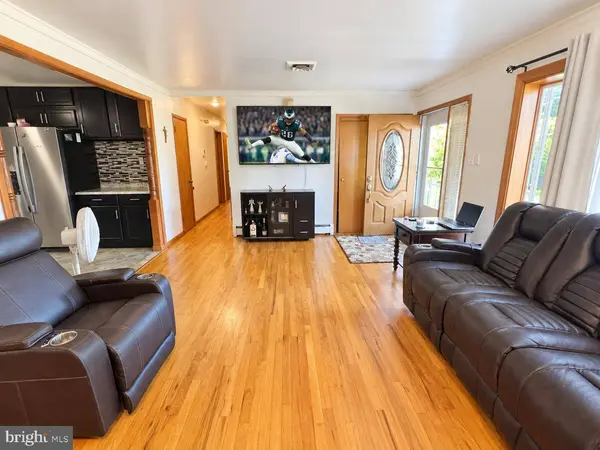 312 HIGHLAND AVE, Carneys Point, NJ 08069