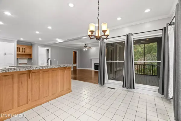 1054 Colonial DR, Morristown, TN 37814