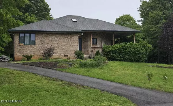 1819 Big Buck LN, Sevierville, TN 37876