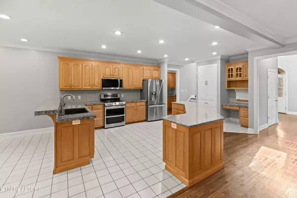 1054 Colonial DR, Morristown, TN 37814