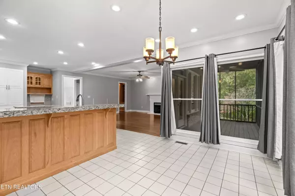 1054 Colonial DR, Morristown, TN 37814