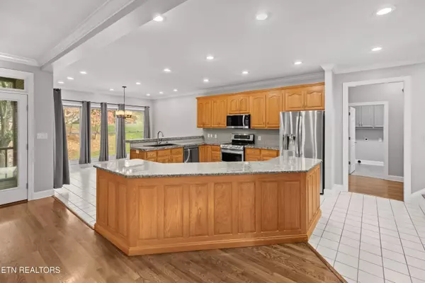 1054 Colonial DR, Morristown, TN 37814