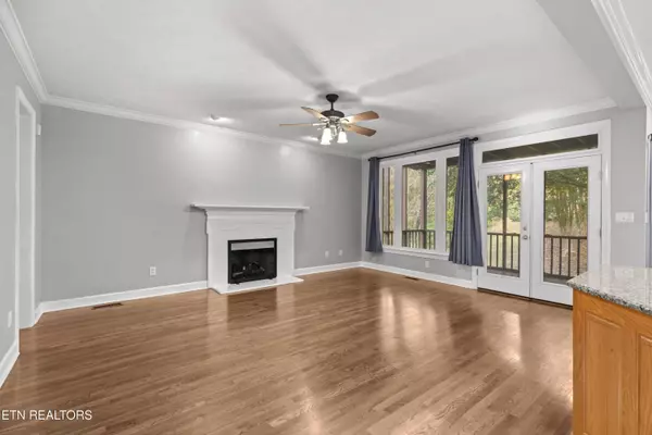 1054 Colonial DR, Morristown, TN 37814