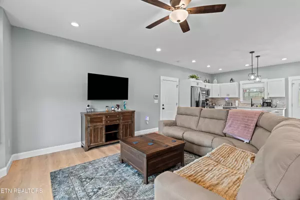 1887 Bluebird CIR, Morristown, TN 37814