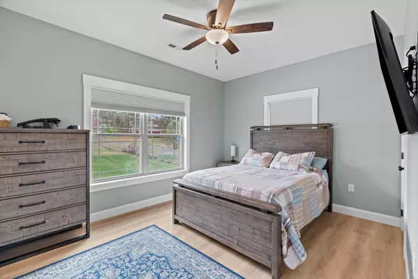 1887 Bluebird CIR, Morristown, TN 37814