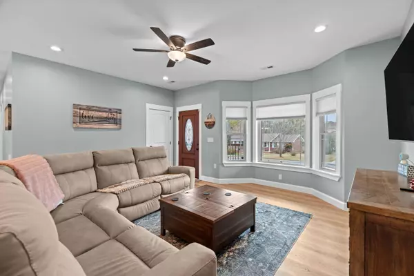 1887 Bluebird CIR, Morristown, TN 37814