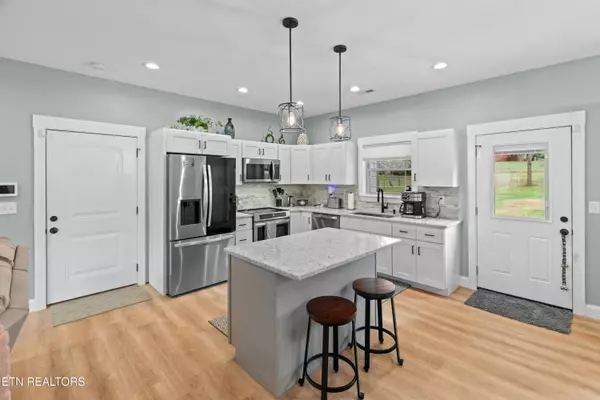 1887 Bluebird CIR, Morristown, TN 37814