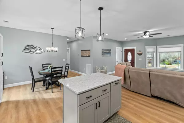 1887 Bluebird CIR, Morristown, TN 37814