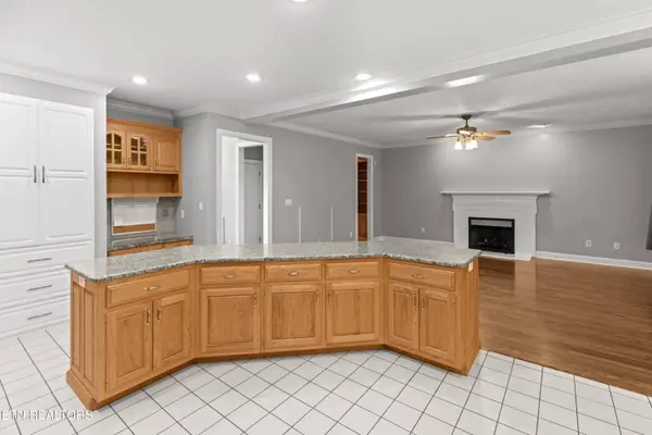 1054 Colonial DR, Morristown, TN 37814