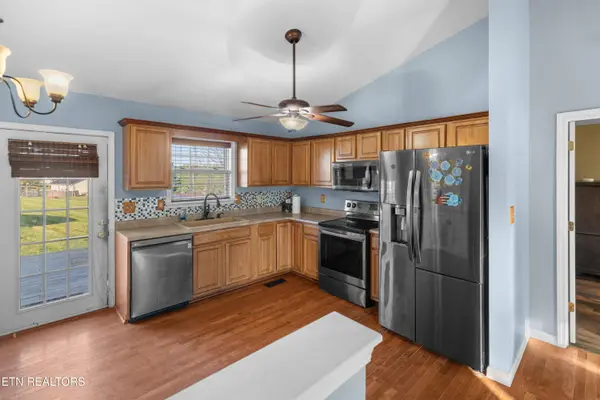 1883 Mullins Rd, Russellville, TN 37860