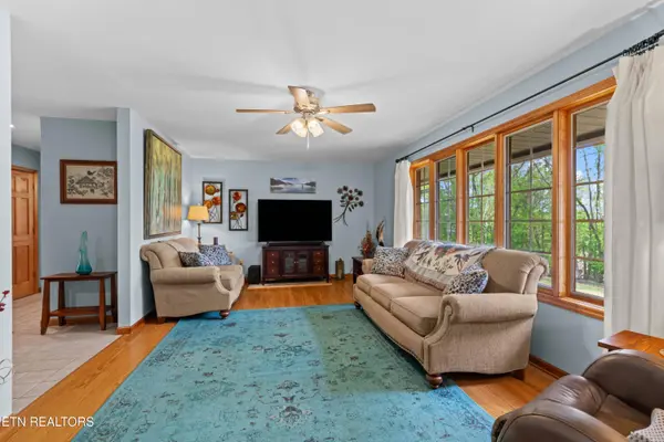 1850 Honeysuckle LN, Talbott, TN 37877