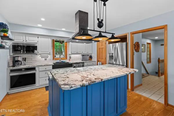 1850 Honeysuckle LN, Talbott, TN 37877